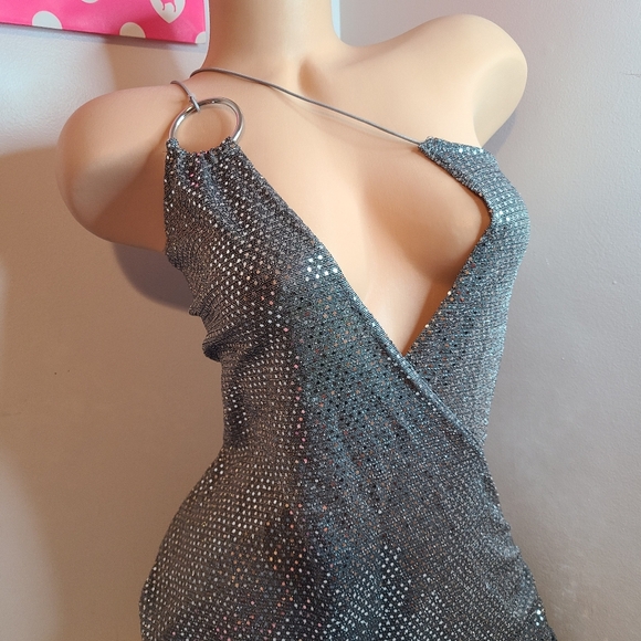 PrettyLittleThing Extreme Plunge Silver Sequin Party Dress Size 12 - Picture 2 of 9